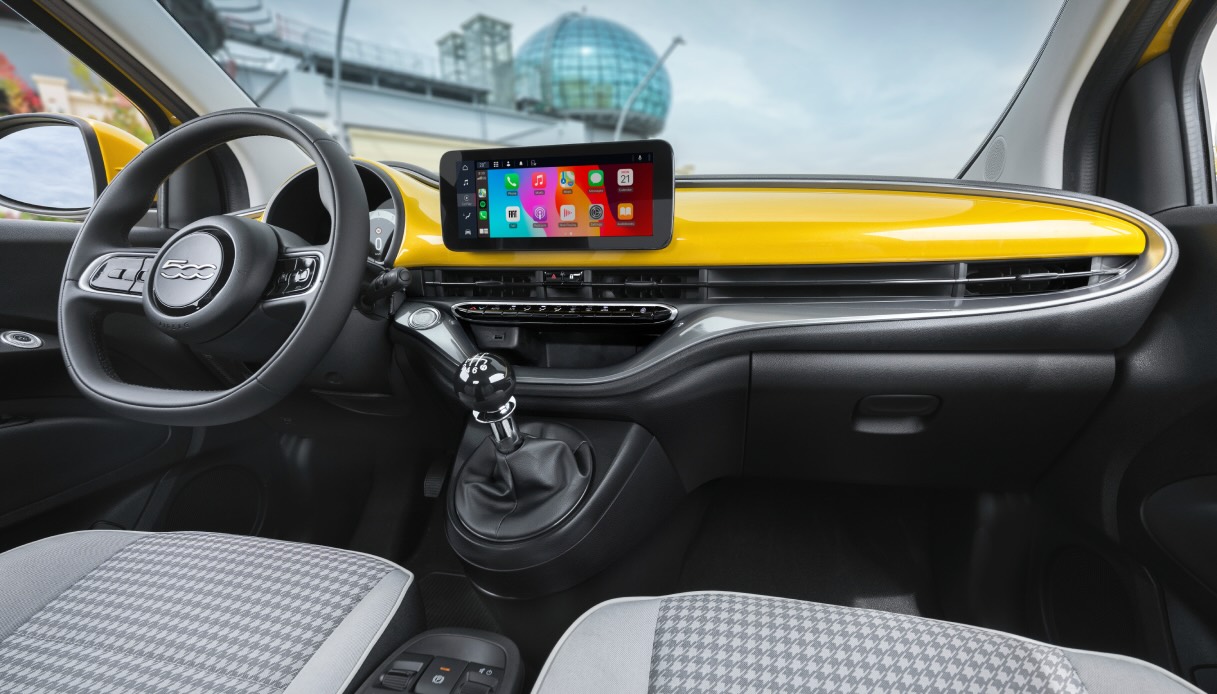 Fiat 500 Hybrid Torino: display da 10,25 pollici a bordo